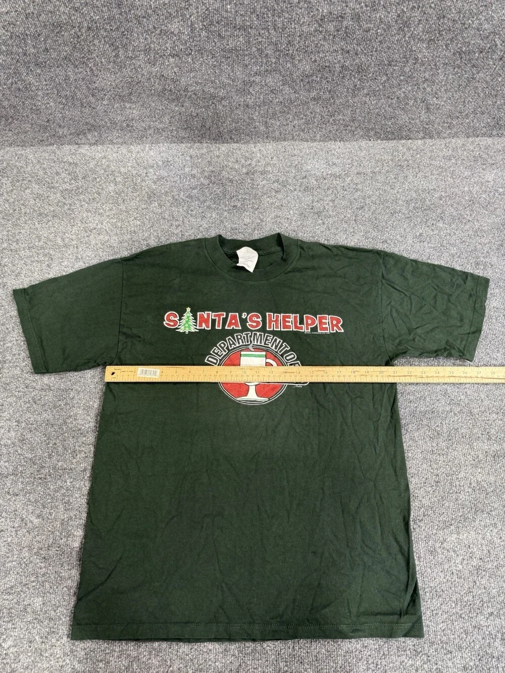 Vintage Gildan Santaâs Helper Christmas Cheer Green Graphic T Shirt Mens Large